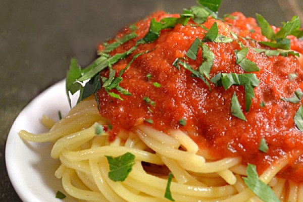 tomato sauce on pasta