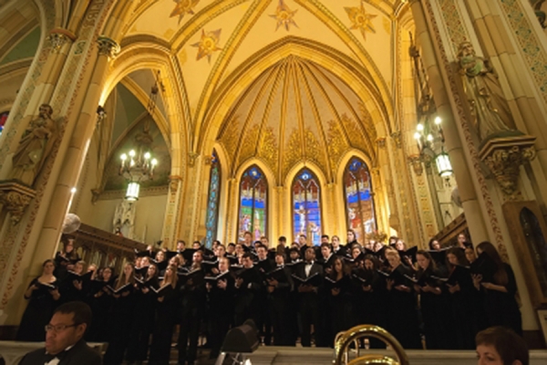 massed singers in Assumption Church