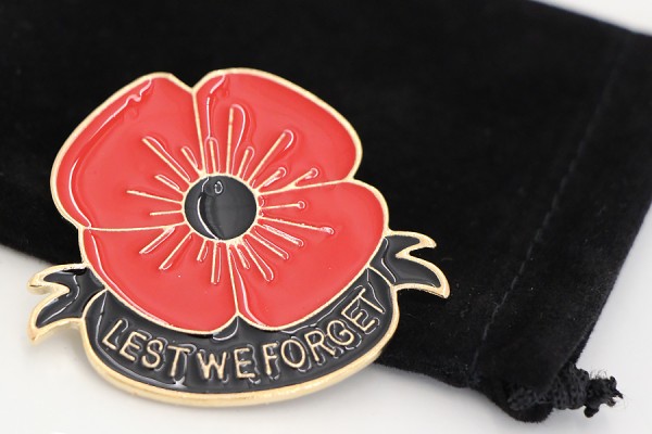 enamel poppy pin with words &quot;Lest We Forget&quot;